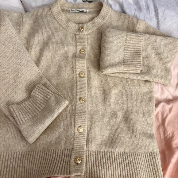 Abercrombie & Fitch Cream Knit Cardigan with Gold Buttons. - Picture 4 of 4